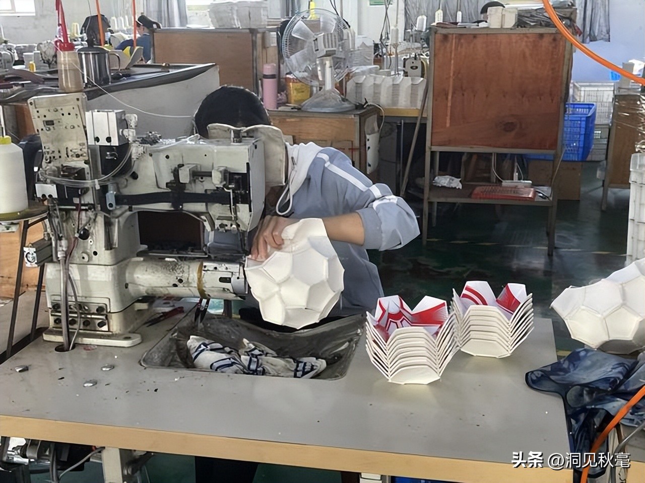 云监工义乌工厂为世界杯赶工,义乌10天造50万足球