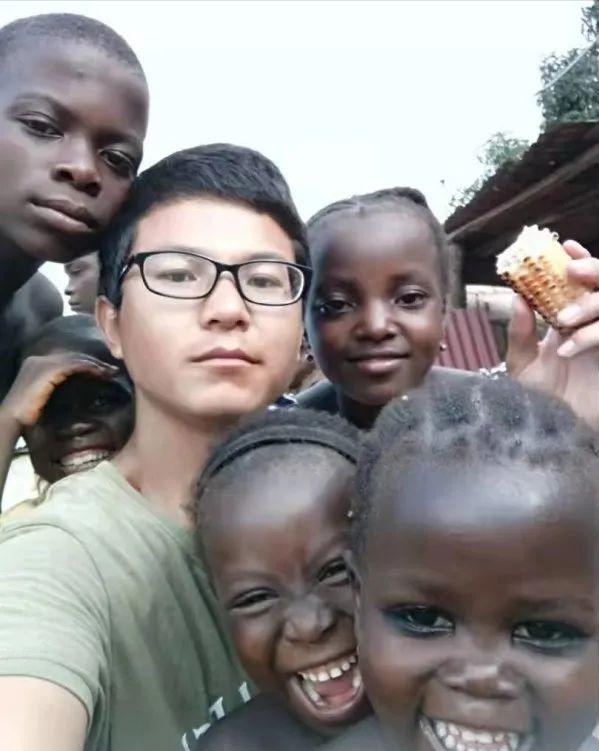 19年,宁夏小伙成非洲首位“双酋长”,网友:听说你能娶10个老婆