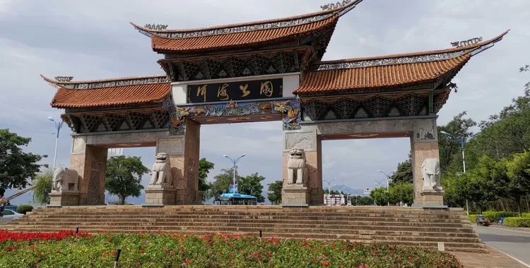 云南旅游景点主要有哪些景区,云南可以玩的旅游景点排名前十大