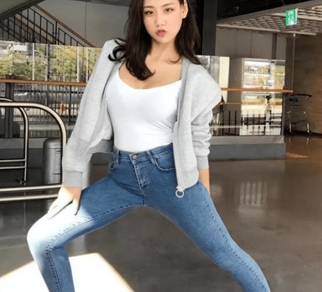 女性体毛重的症状都有什么,女性体毛生长旺盛与哪些原因有关