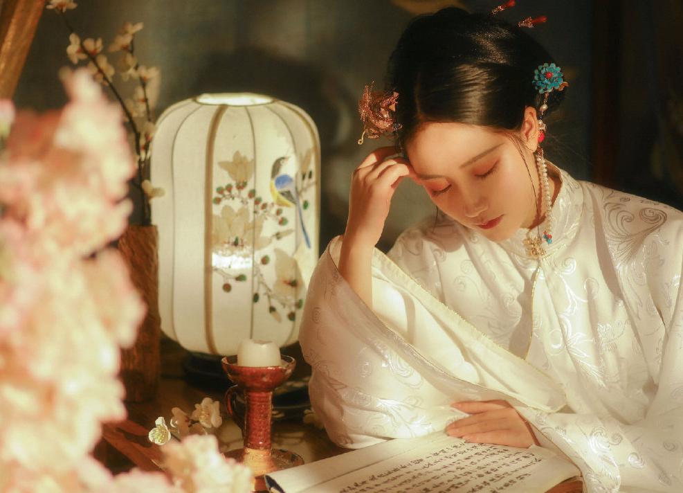 李白秋月无边全文,李白最经典的十首诗