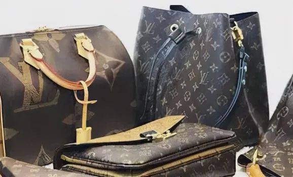 账户突然多出500万女子吓得报警,账户突然多5万