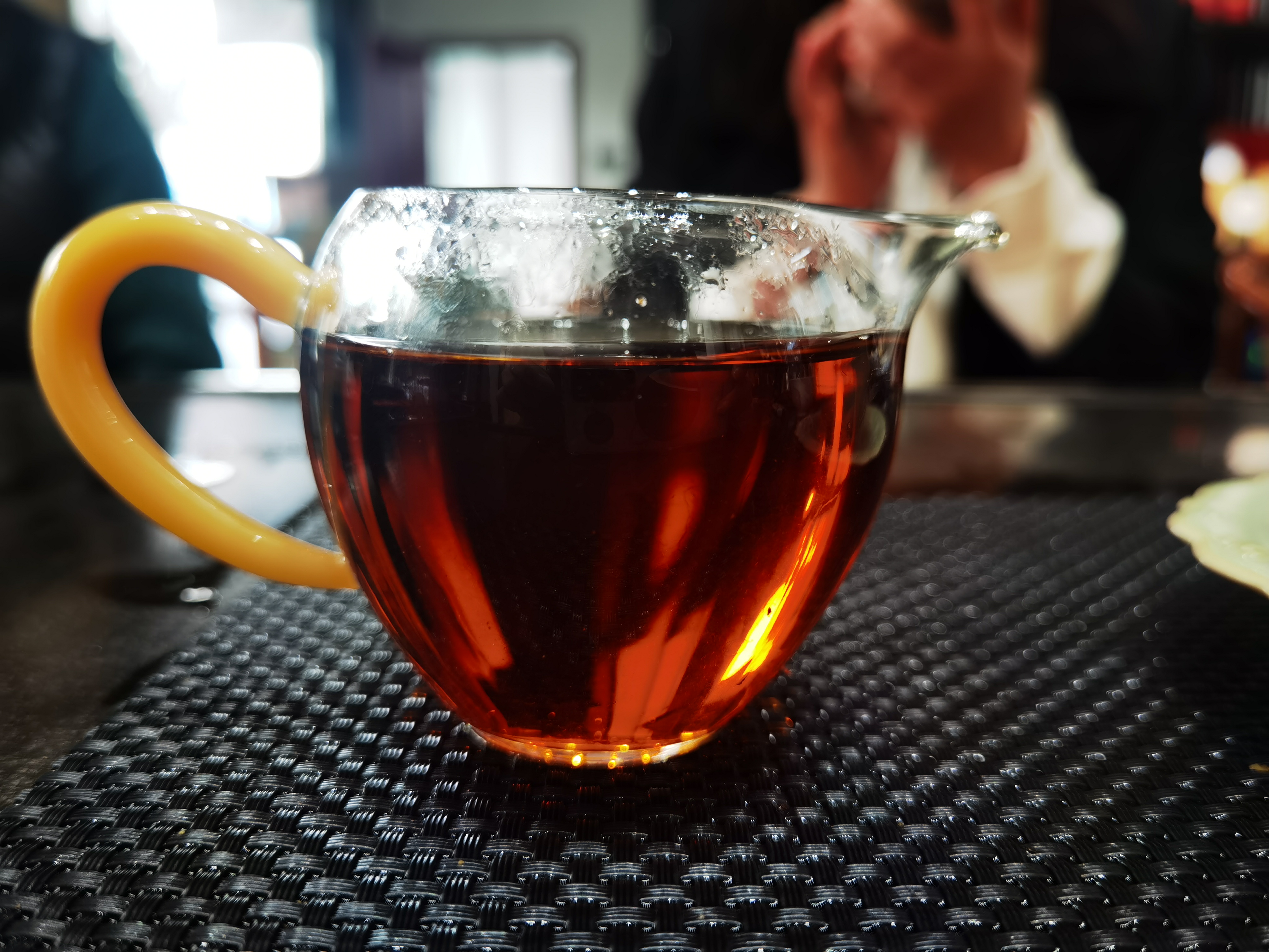 品评丨国艳2008年福饼熟茶，南糯山甜茶发酵，惊现松茸香