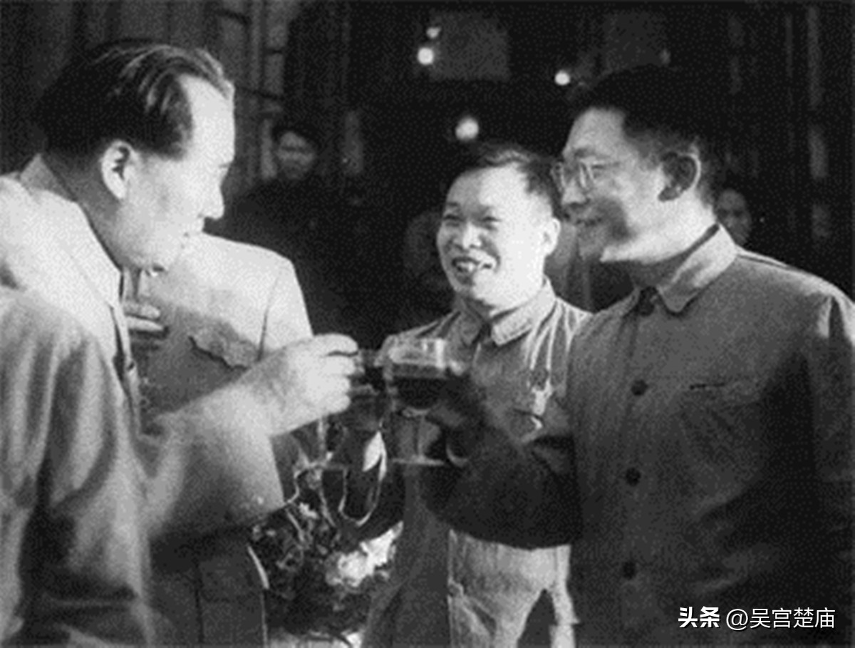 著名核物理学家钱三强揭秘:毛主席是怎样正式下决心搞原*弹子**的?