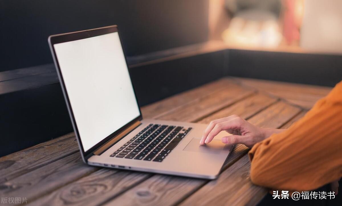 从兼职写作到全职写作,靠写作一天写1小时月入3000容易吗