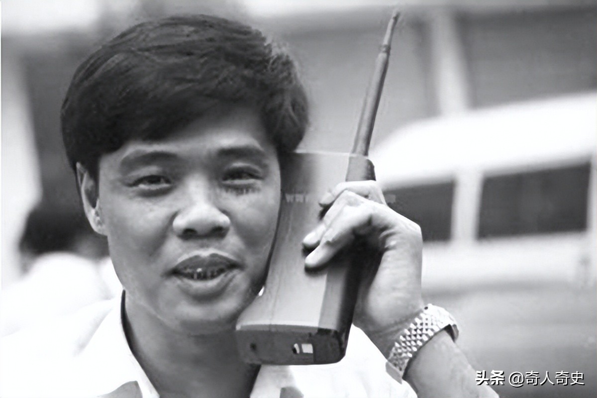 中国第一个使用手机的人，当年花了2万元，手机号与如今大不相同