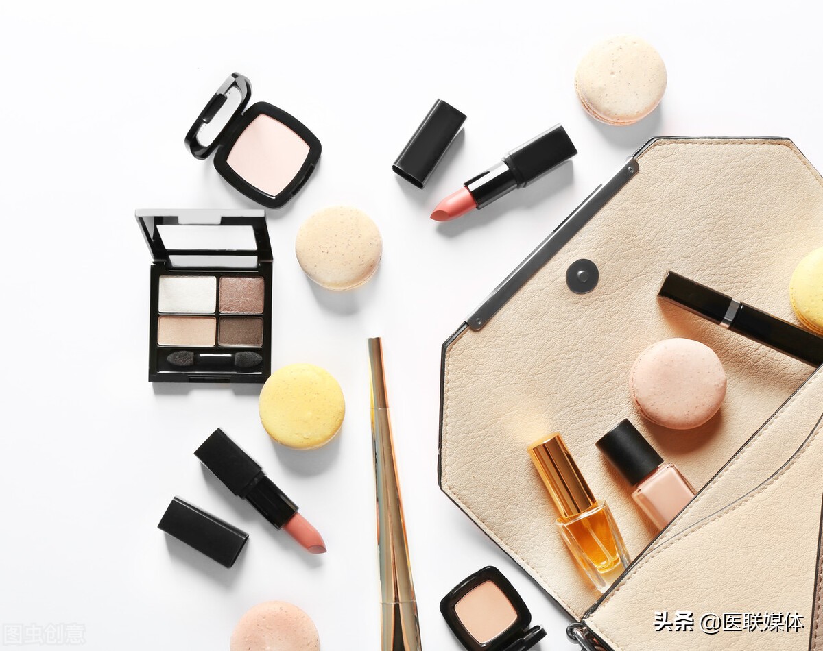 脸上为什么总是反复长痘怎么解决,脸上反复长痘到底是什么原因