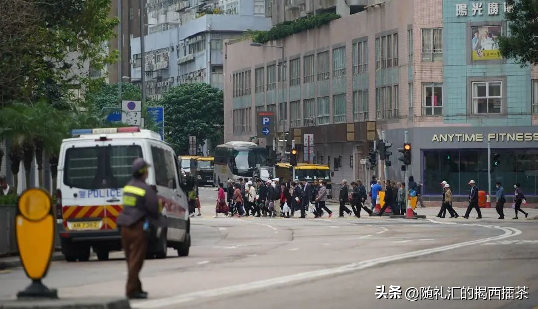 内地游客游览香港,香港对内地游客的态度