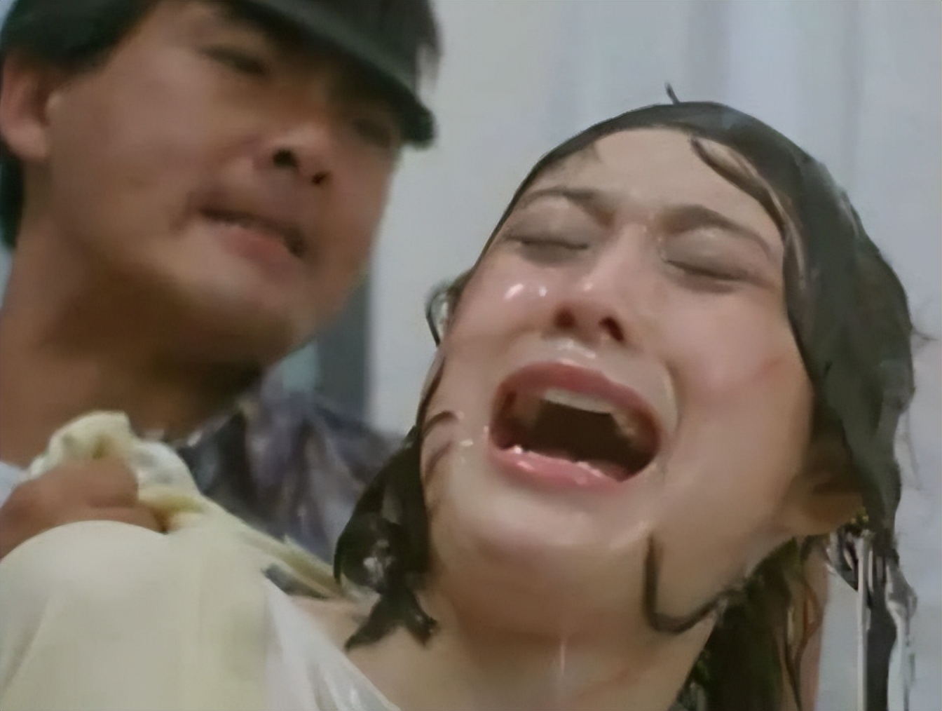 剧中令人胆颤的“假戏真做”，是真敬业还是借拍戏之名真“霸凌”