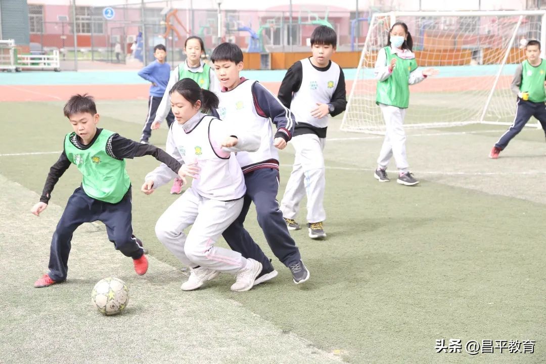 足球校园主题文化活动图片大全,让足球文化在校园足球中发扬光大
