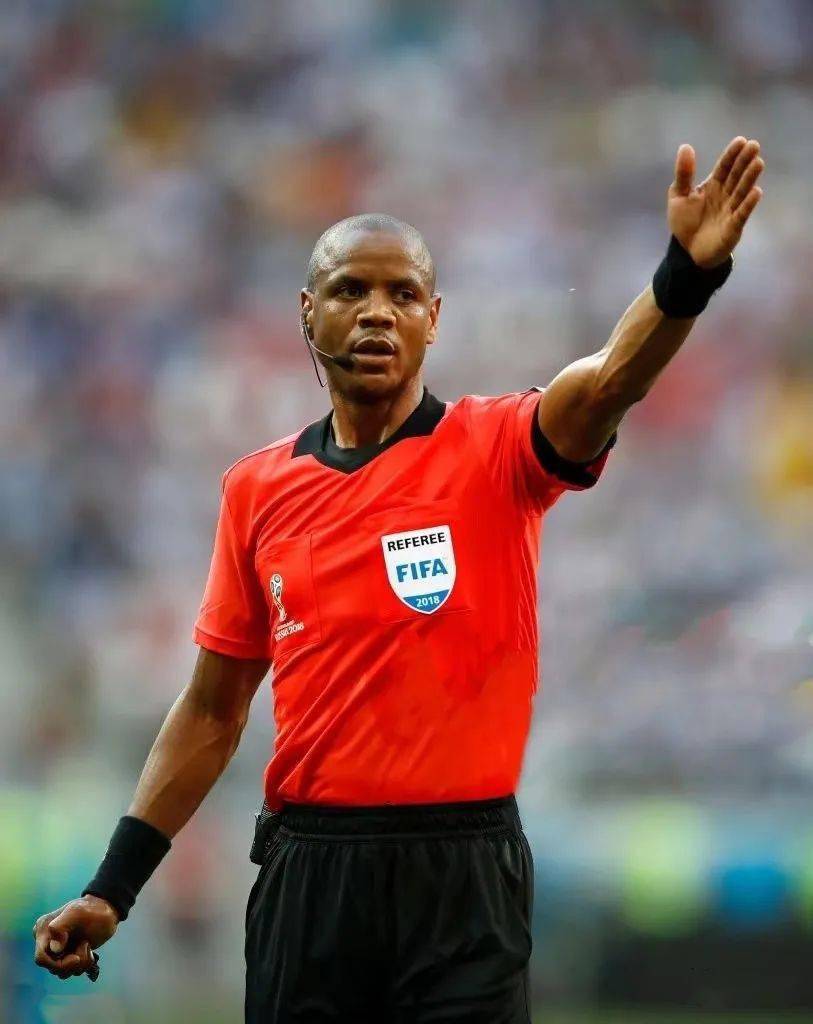 奇葩裁判完整视频,奇葩裁判搞笑视频