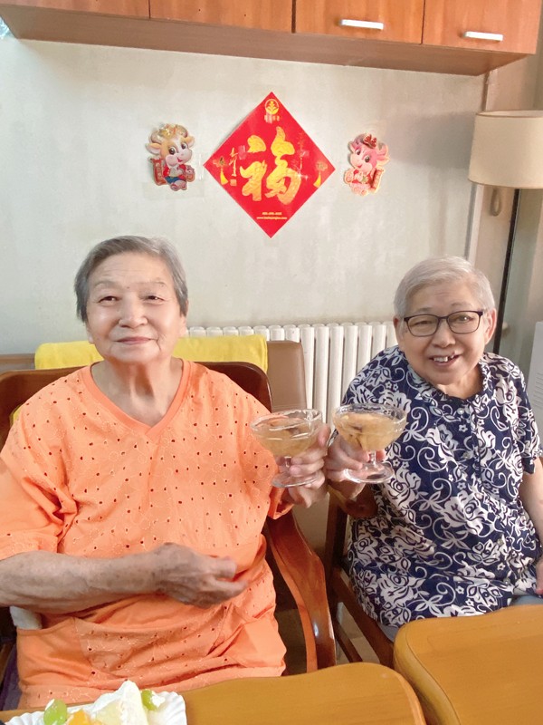 陶乐家养老丨共庆陶乐八周年，一碗生日面，情长岁安康