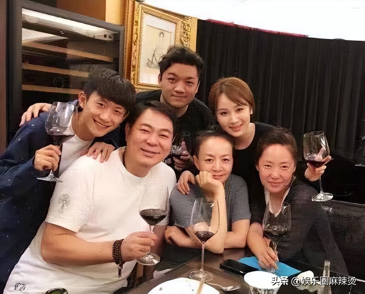 张一山为杨紫庆生的日常,张一山怎么为杨紫过生日的