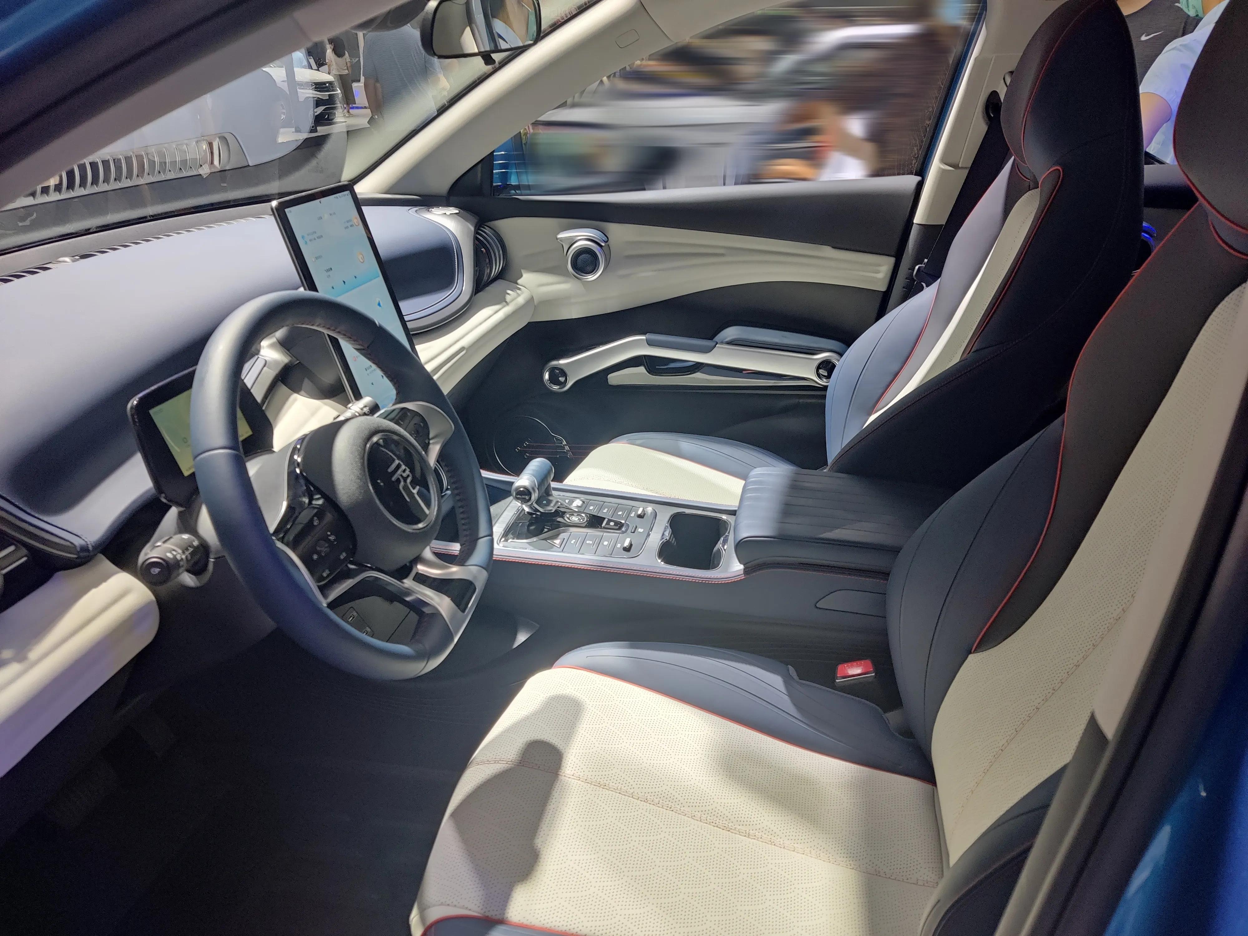 探店打卡比亚迪元PLUS