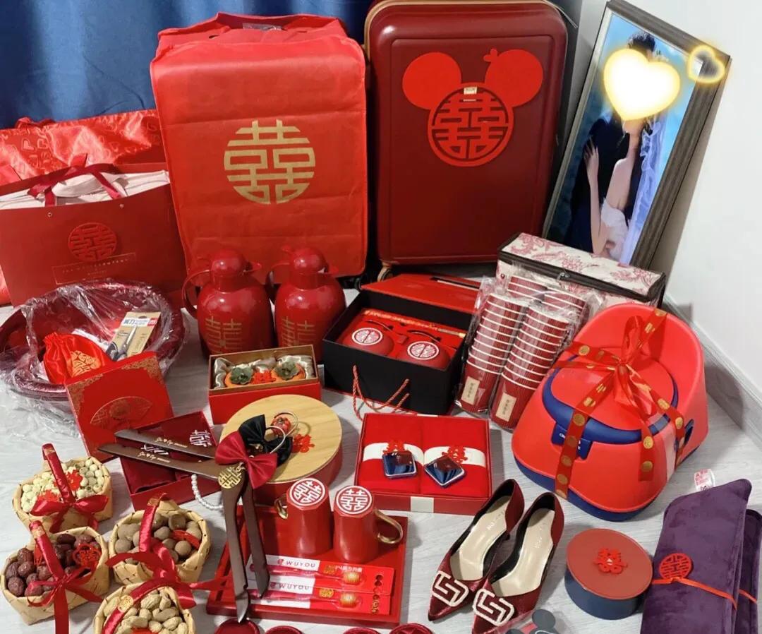 陪嫁行李箱里装些什么东西,女儿结婚陪嫁箱子买几个