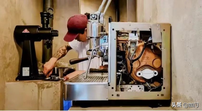 不是吧，都2022年了，还有咖啡馆在怼顾客？