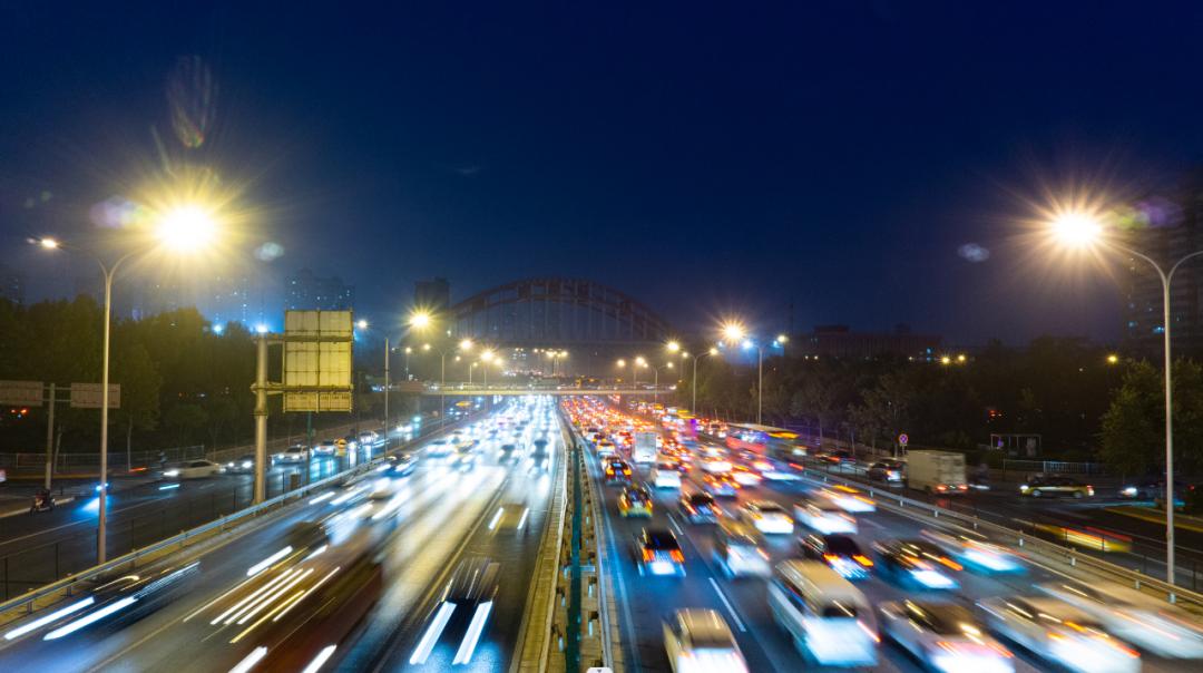 有一种有钱是父母觉得你有钱，“新型不孝”的背后，藏着父母对儿女最深的误解