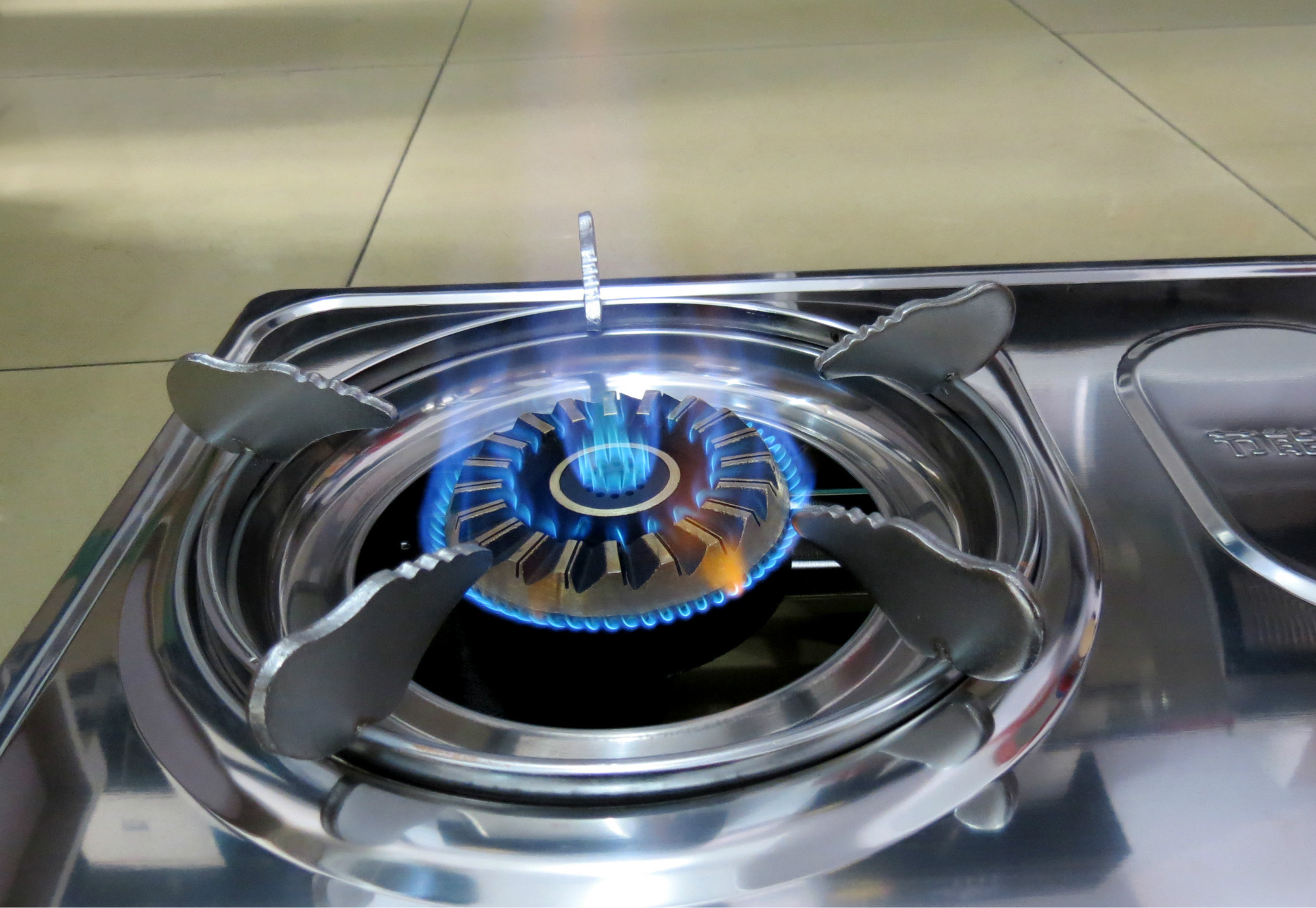 怎样选燃气灶质量好坏,怎样选择燃气灶品牌