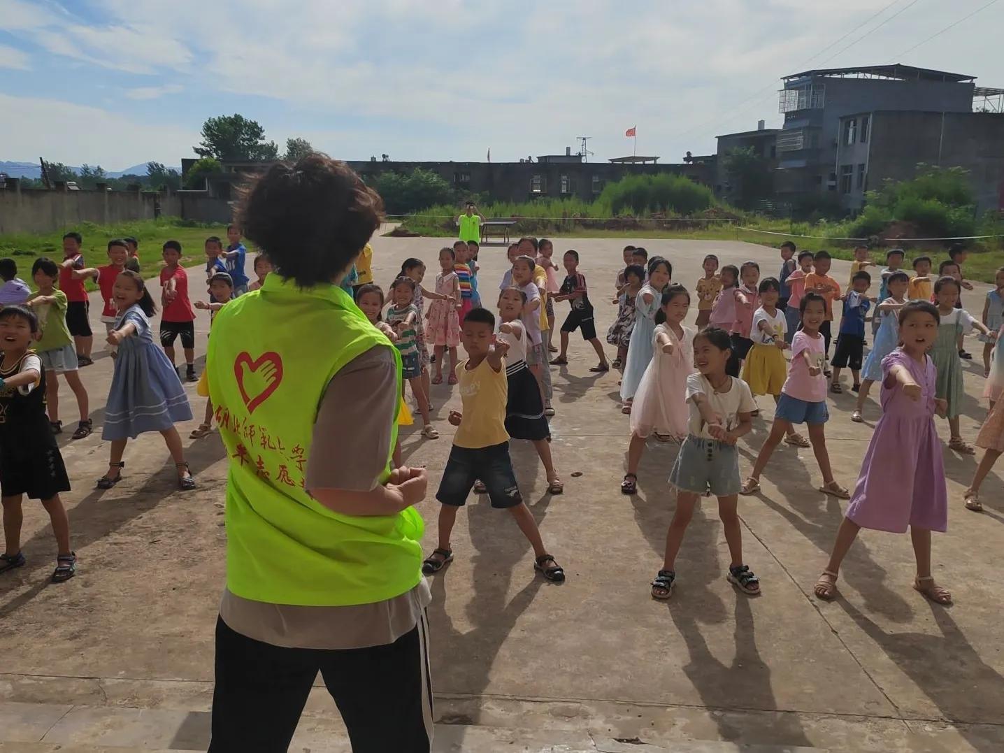 一师学子三下乡社会实践活动,湖师学子三下乡分别之日