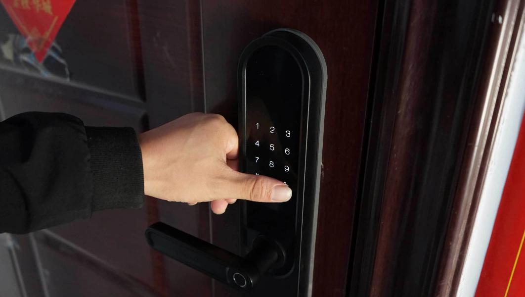 装修公司安的密码锁怎么换密码,装修公司密码锁怎么换密码