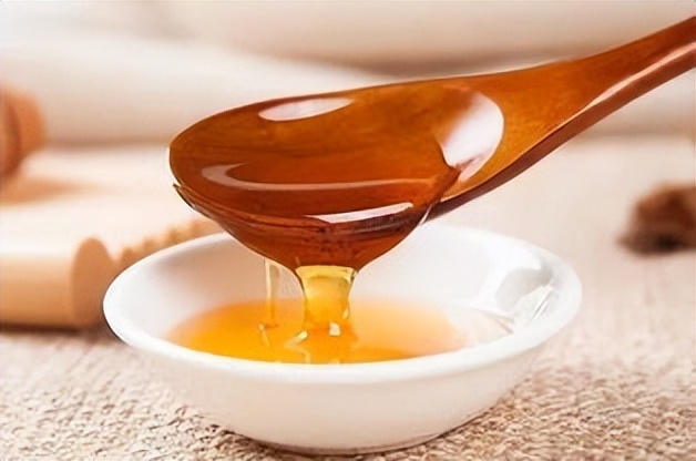 30多年的养蜂人告诉你蜂蜜的真相,养蜂技术怎样辨别蜂王