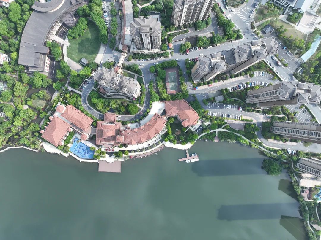 繁华与幽静之间房子,静谧与繁华之间