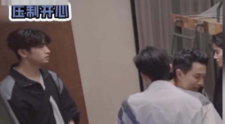 资本*绑捆**杨幂：为3亿吃牛肉，怼刘敏涛暴露人品，因王鸥成笑话