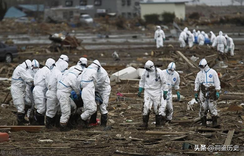 1987年，一女孩误食蓝色粉末后内出血死亡，下葬时却遭2000人抗议