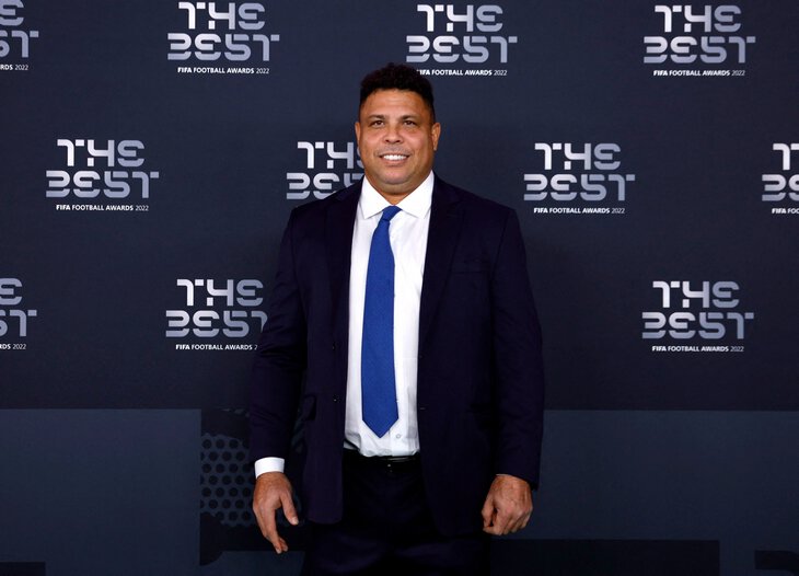 摩根世界杯梅西,梅西黑袍领奖视频