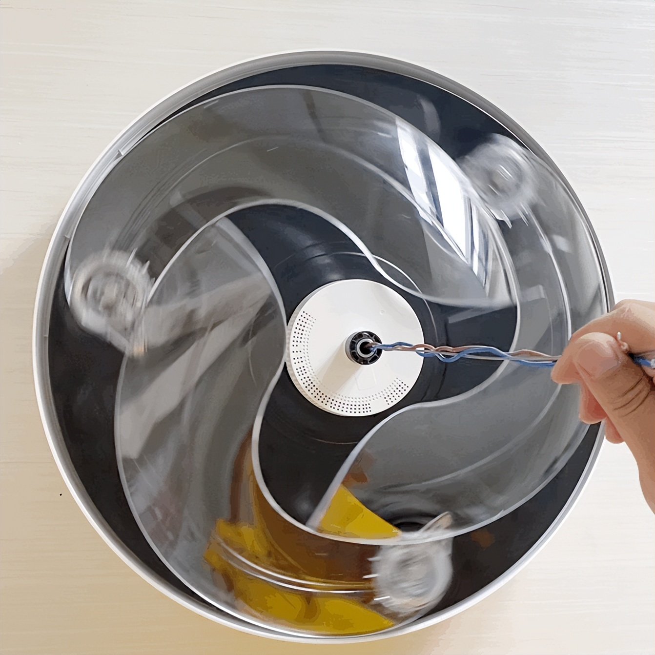 普通风扇灯和隐形风扇灯哪个实用,风扇灯选择什么样的最实用