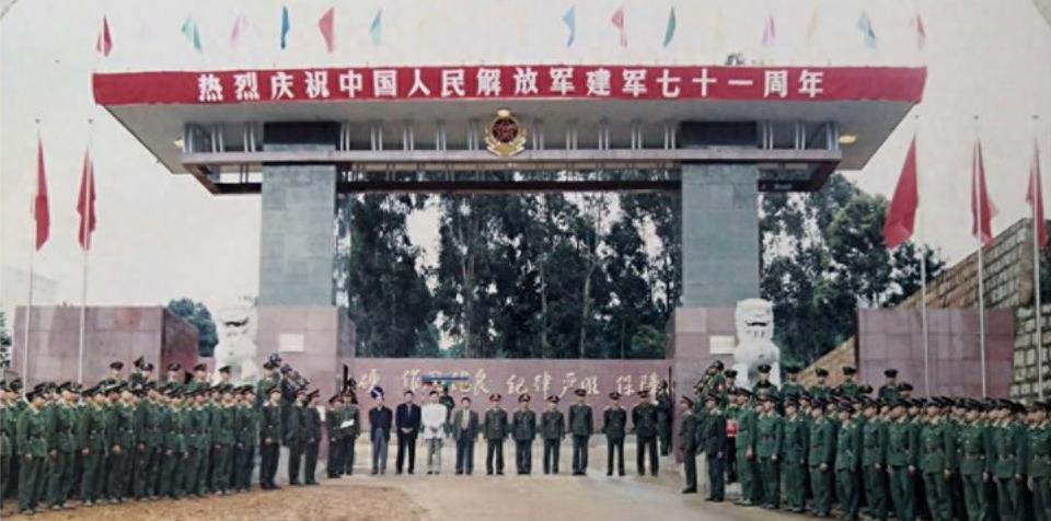 鐑堝＋姣嶄翰鐧藉彂,鐑堝＋姣嶄翰鐪兼唱