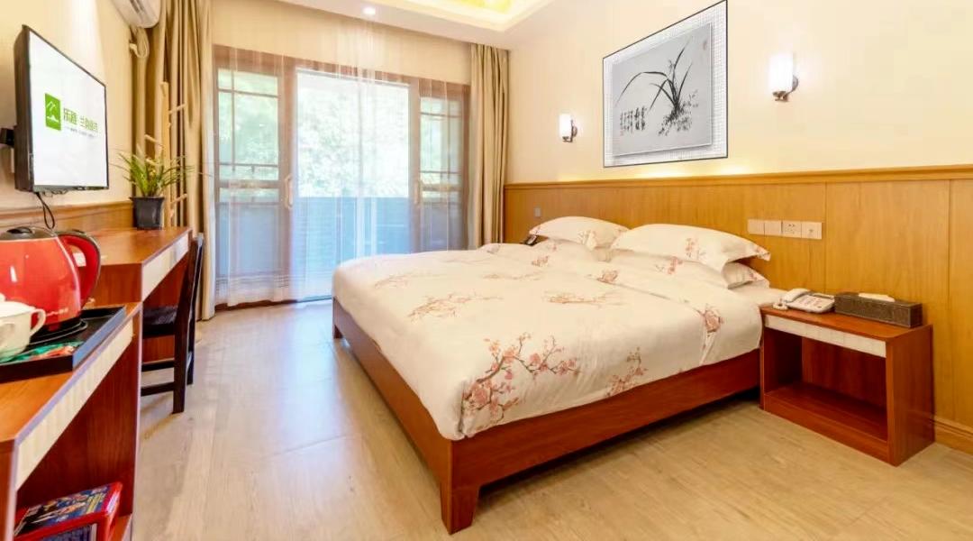 閲戠鍗佹湀鍥藉簡涓鍋囨湡浣忓鏀荤暐,閲戠涔嬬害