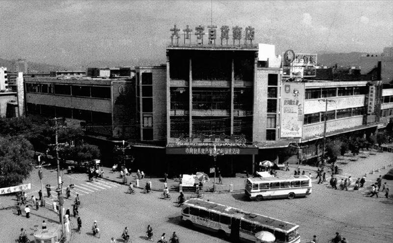 侵华日军残酷*行暴**，女子为活命脱下衣服让日本人拍摄，*辱侮**至死