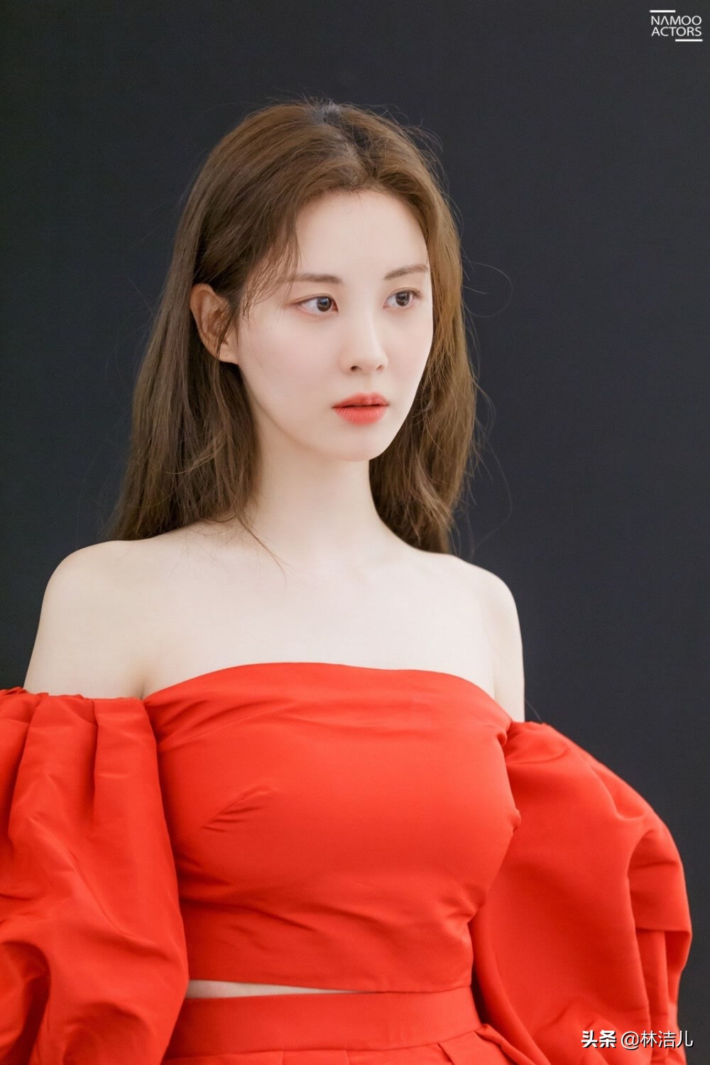 徐贤发型好百变，心机低马尾撩人于无形，焦糖橘发色时髦又显白