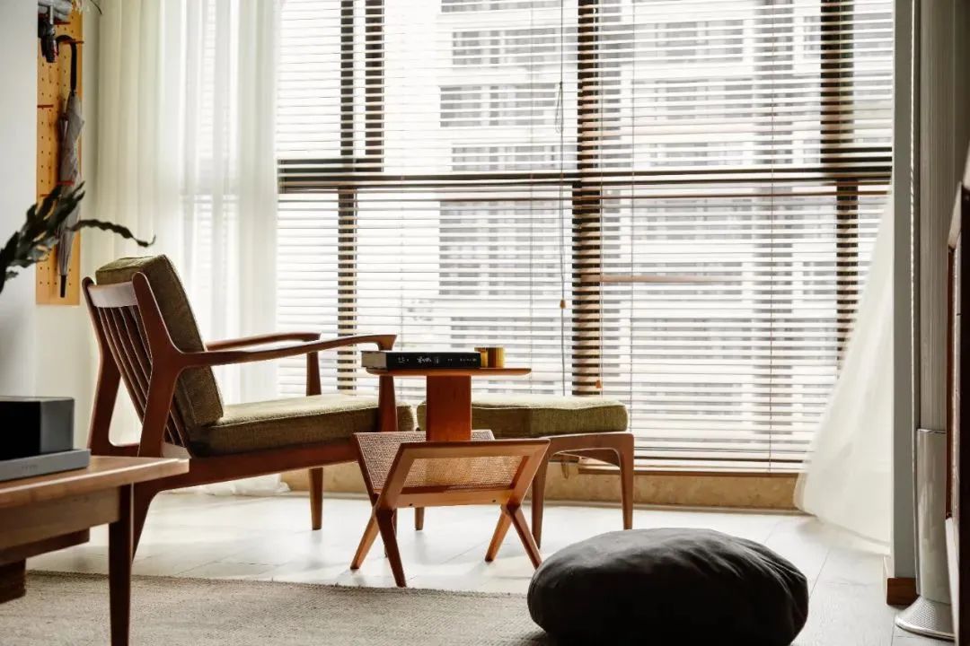 沙发选比较小客厅会显得比较大吗,不设限就拥有无限可能