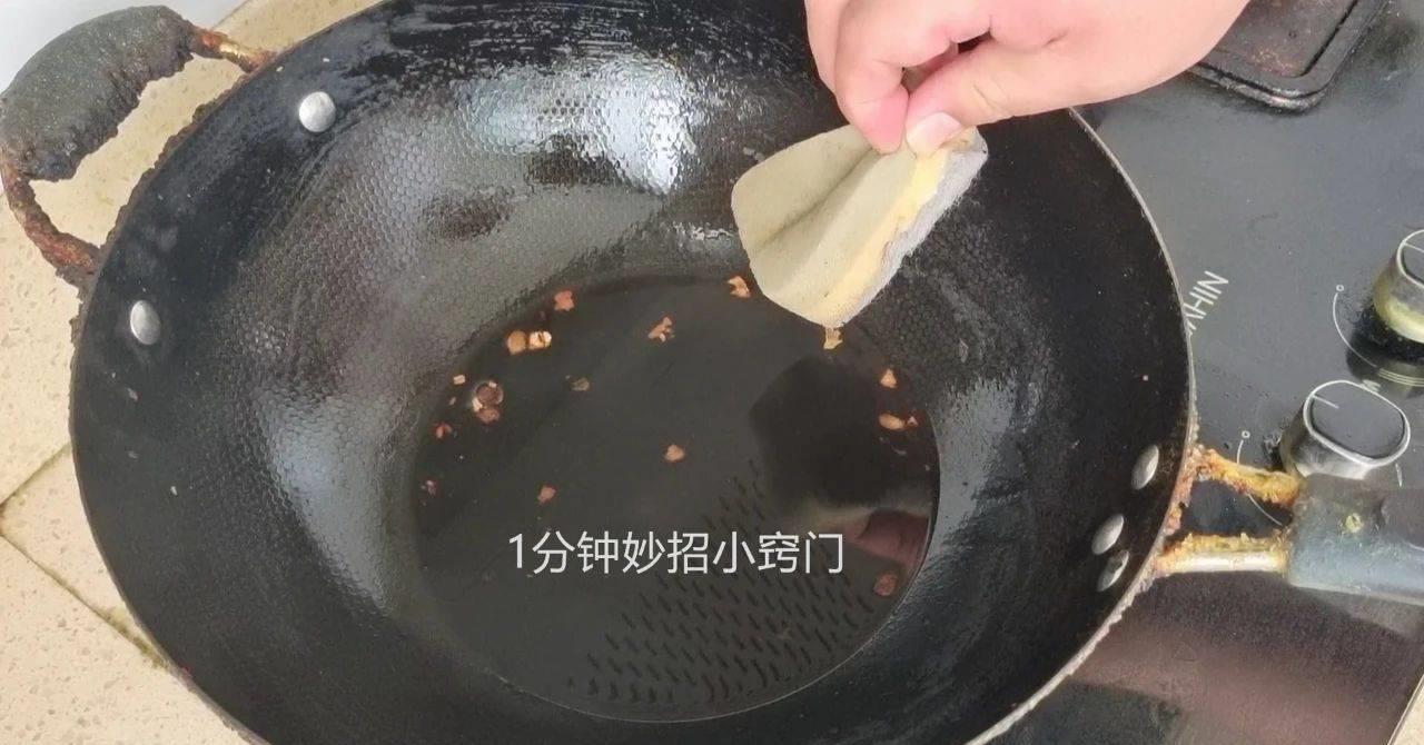 锅底糊了用什么刷,有效便捷锅底糊了用它就能解决