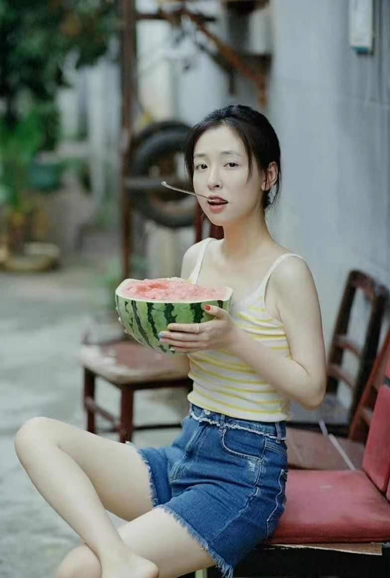 武大校花吴倩照片视频,吴倩不愧是素颜女神