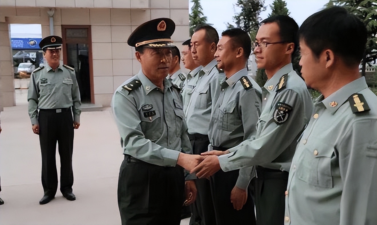 警察警衔对应的军衔是什么,军官警衔对应军衔的级别