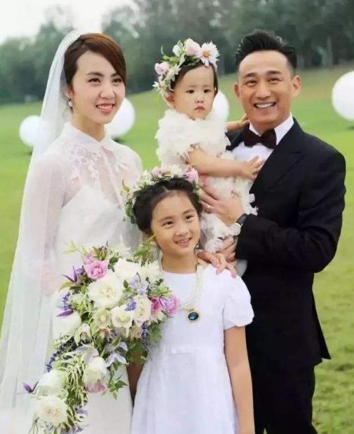 黄磊孙莉盛世美颜,黄磊黄多多孙莉长腿短发