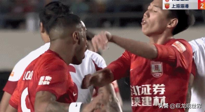 海港一骑绝尘！门柱连阻武球王莱昂纳多被队友推搡回泰山吧不受气