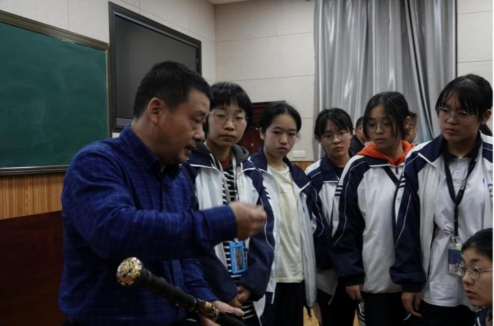 现代工艺铸剑能砍断古代的剑吗,铸剑师重现十大名剑