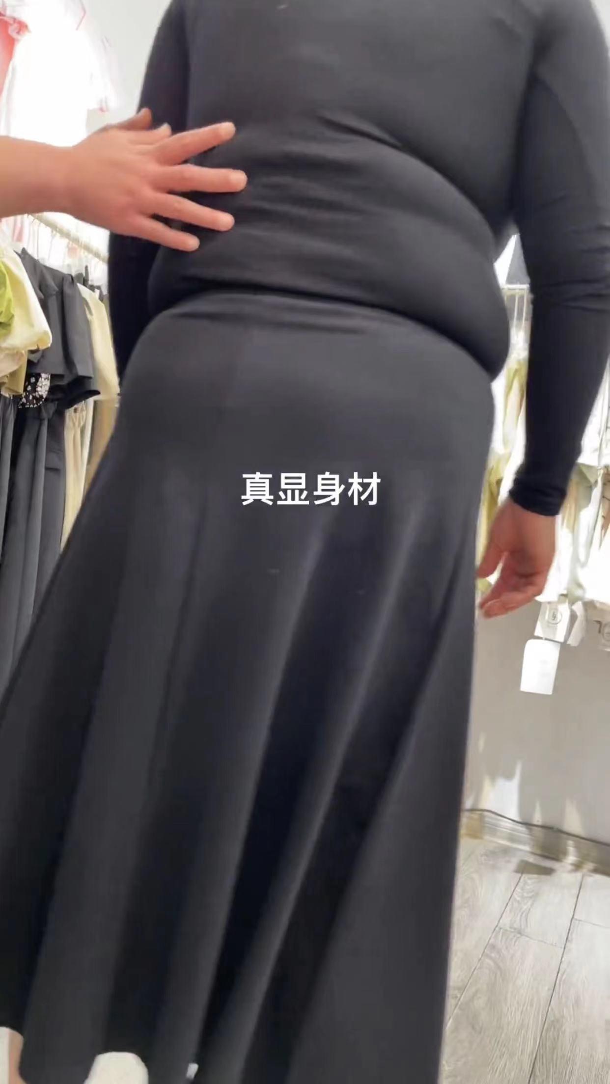 女子买衣服的时候被夸身材太好了 (胖女买衣服店主说显身材)
