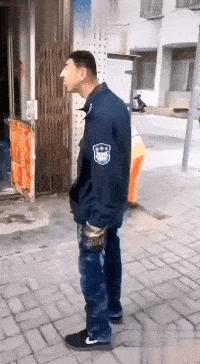 现在女大学生太开放,这么隐私的东西露在外面,男人看了都脸红了