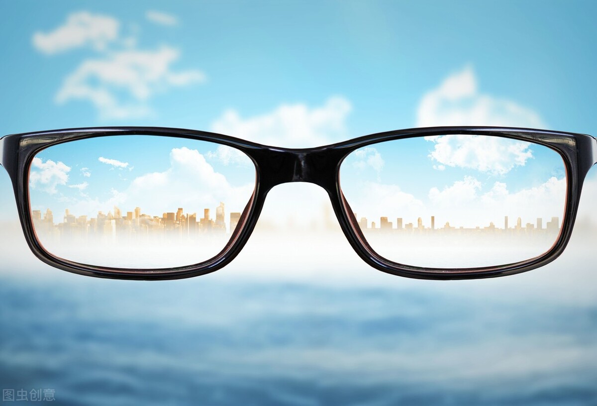 眼镜镜片有点划痕,眼镜镜片有刮痕