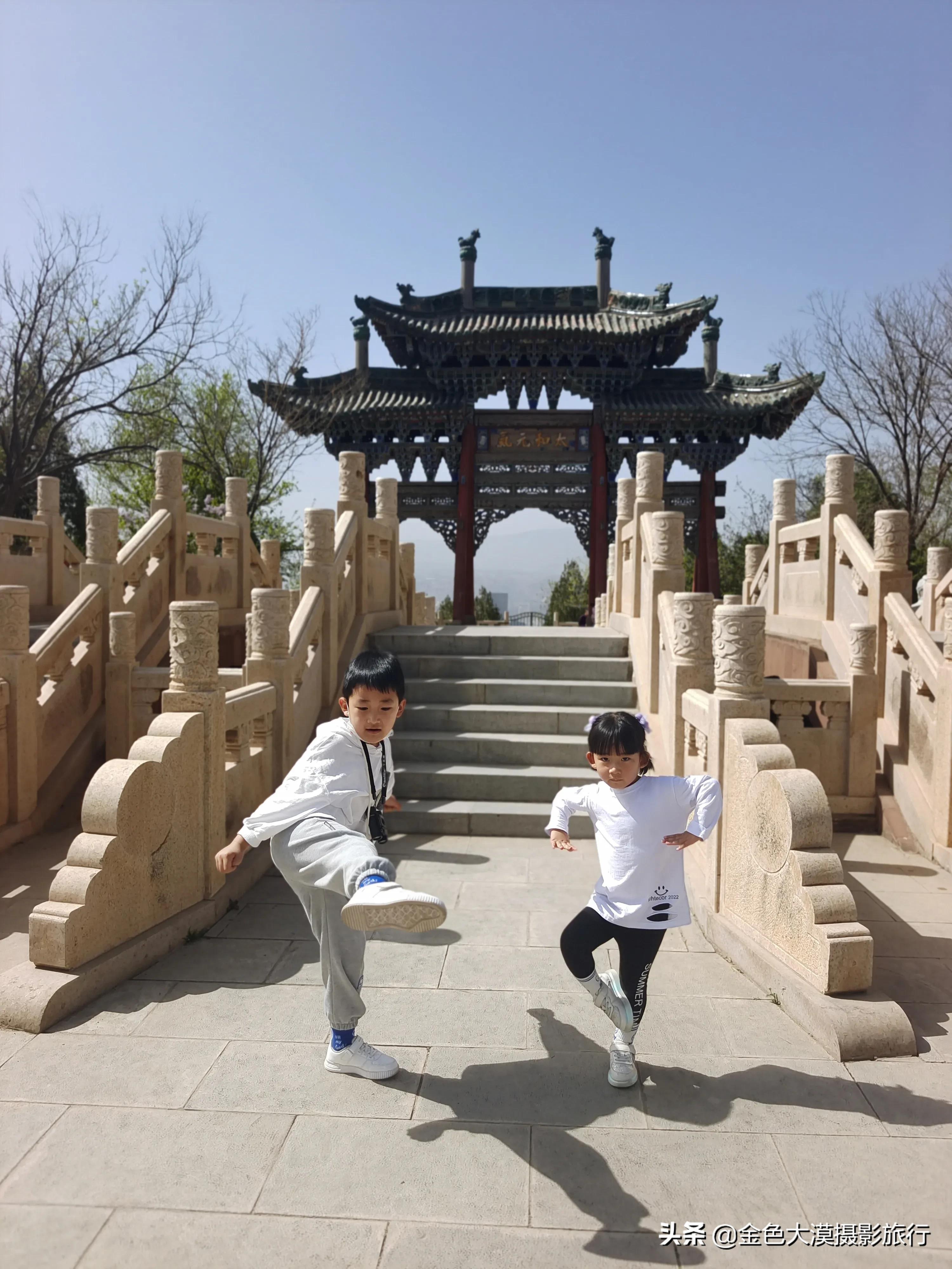 儿童摄影怎么拍出小孩的童真,儿童摄影拍照姿势大全