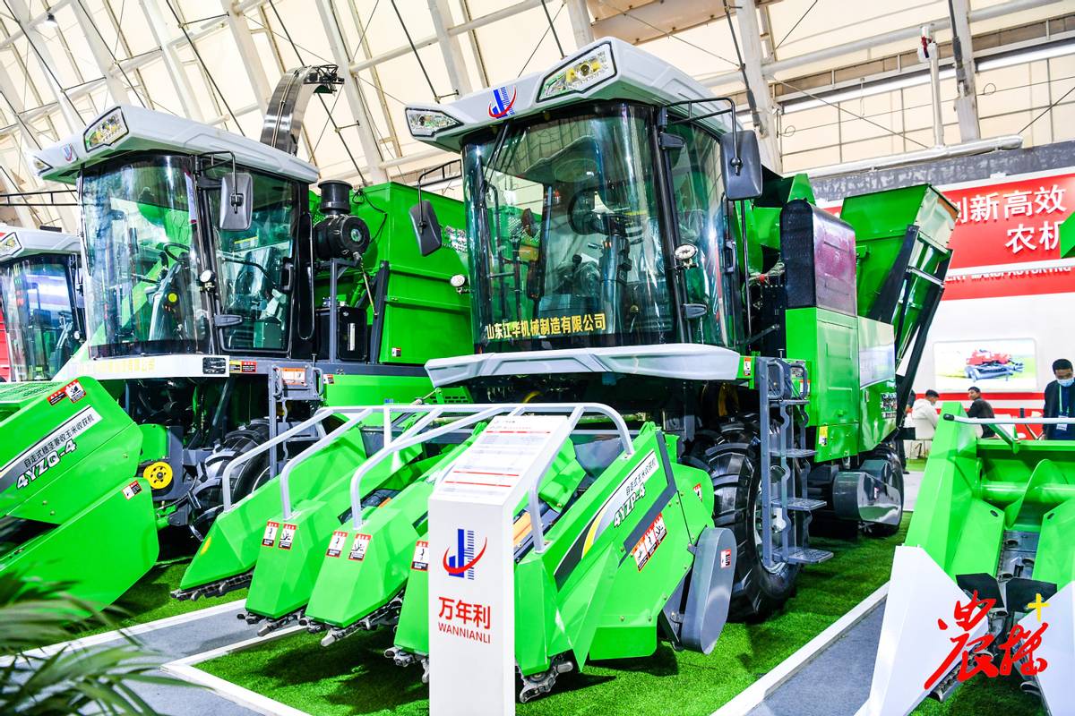 玉米脱粒机补贴山东,现在玉米收获机多少钱一台