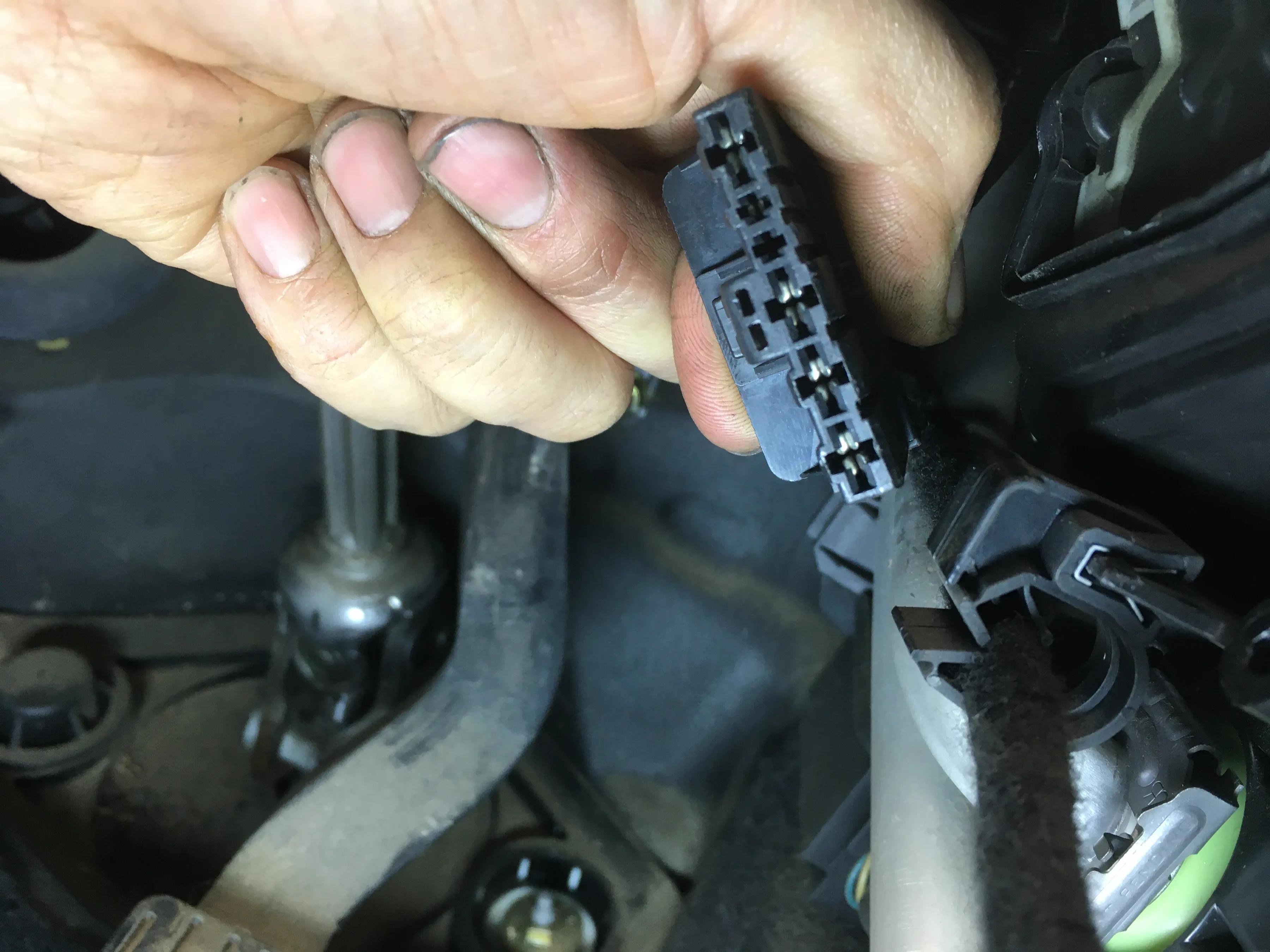 2013年标致408空调泵不工作,标致408鼓风机转但不出风