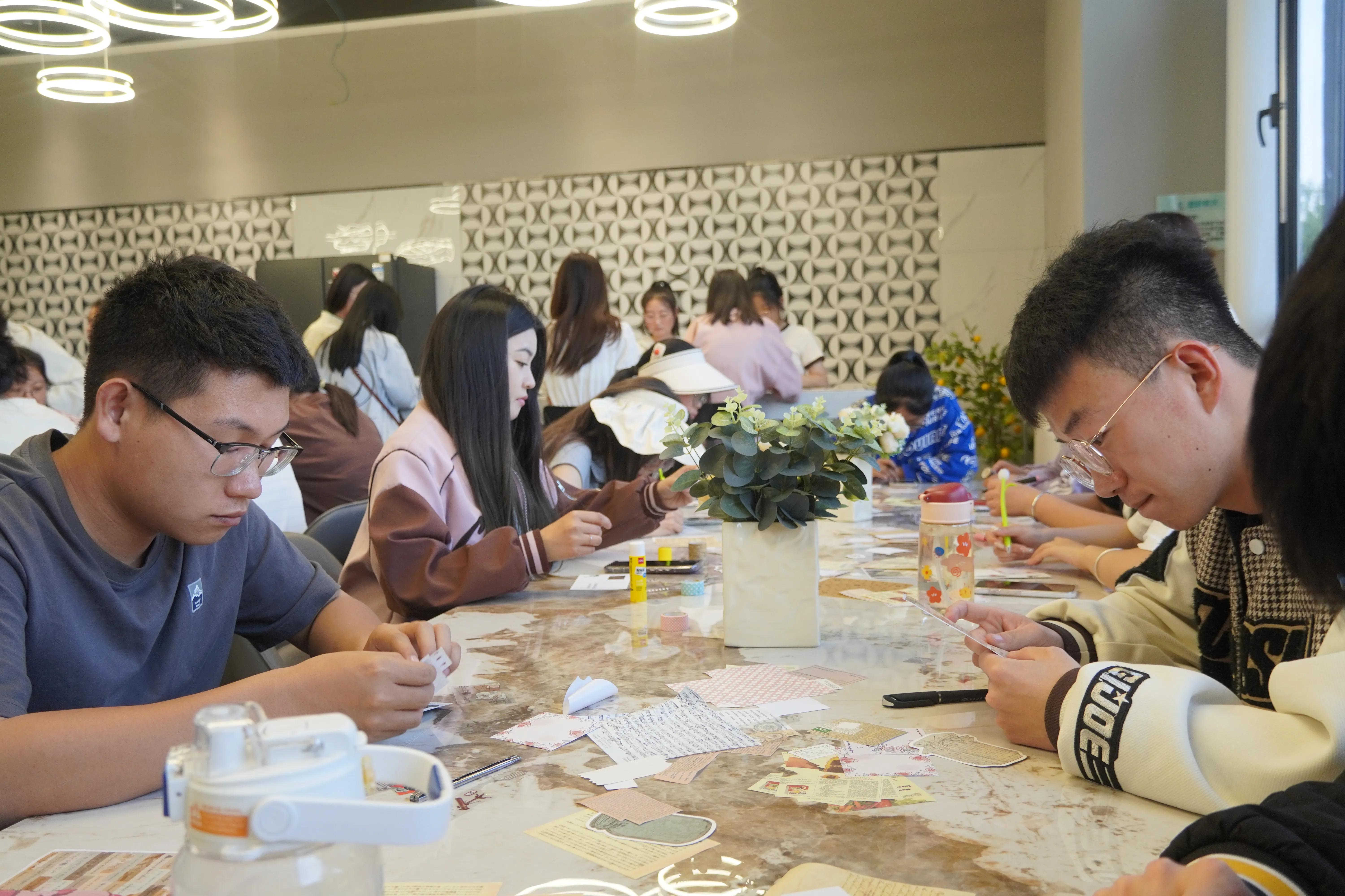 【1+12】“河”合共创感受电影的变幻与张力