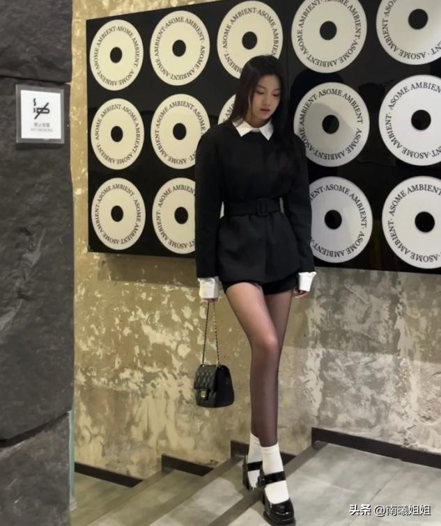 适合微胖女生的玛丽珍鞋款式推荐,玛丽珍鞋搭配过膝黑丝蓝色仙女裙