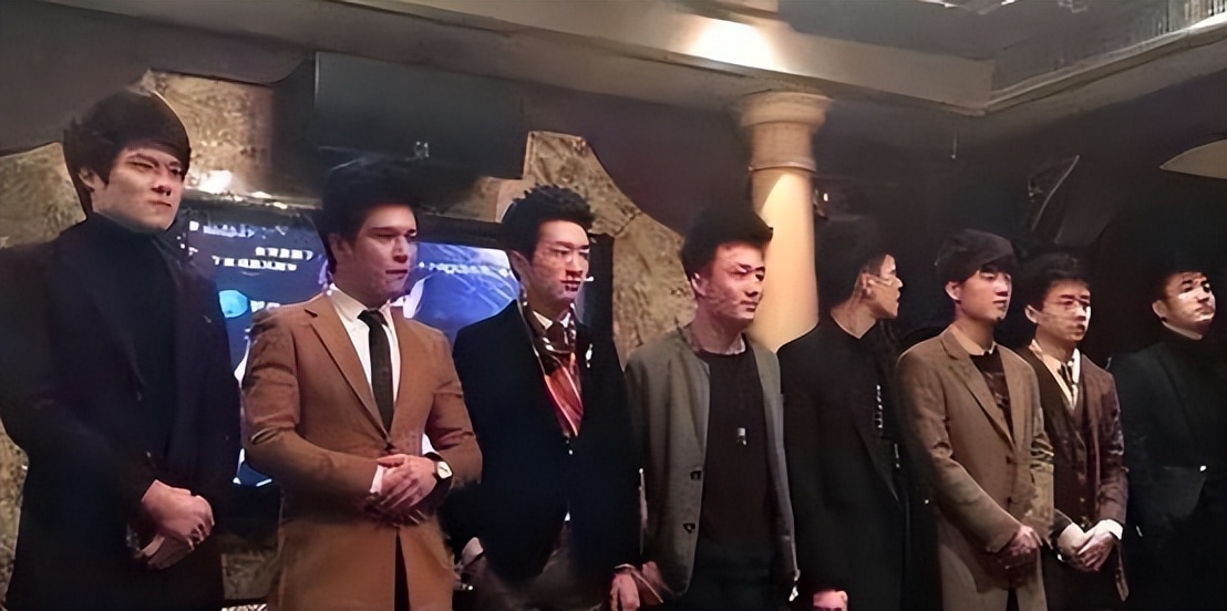 白马会所覆灭记：无数富婆疯狂砸钱，19年因“头牌鸭王”一夜倒闭